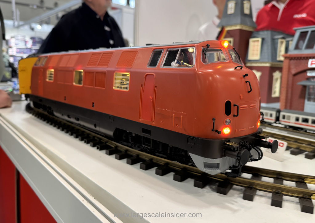 PIKO 37460 37461 BR 221 Sample at Intermodellbau Dortmund 2025