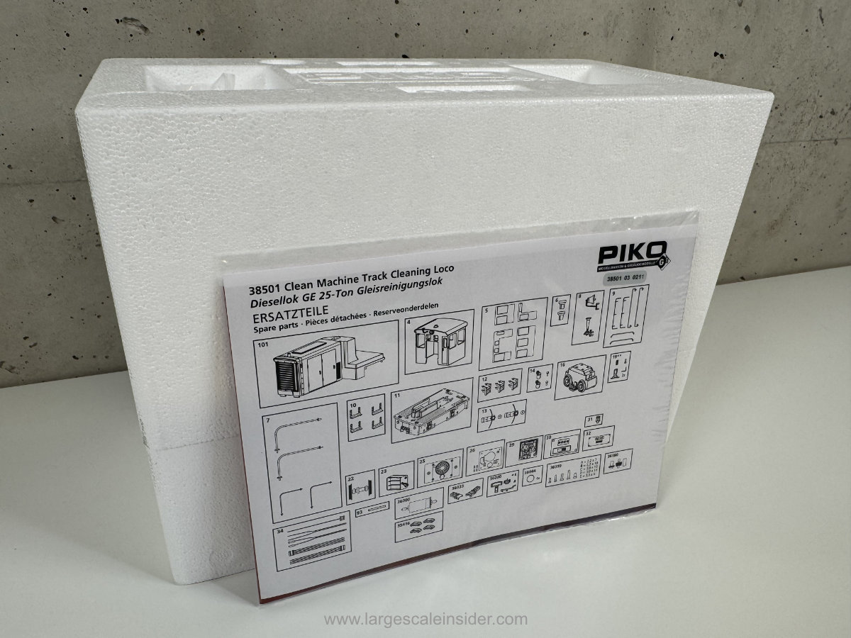 PIKO G 38501 GE 25 Ton Clean Machine Track Cleaner Battery Power