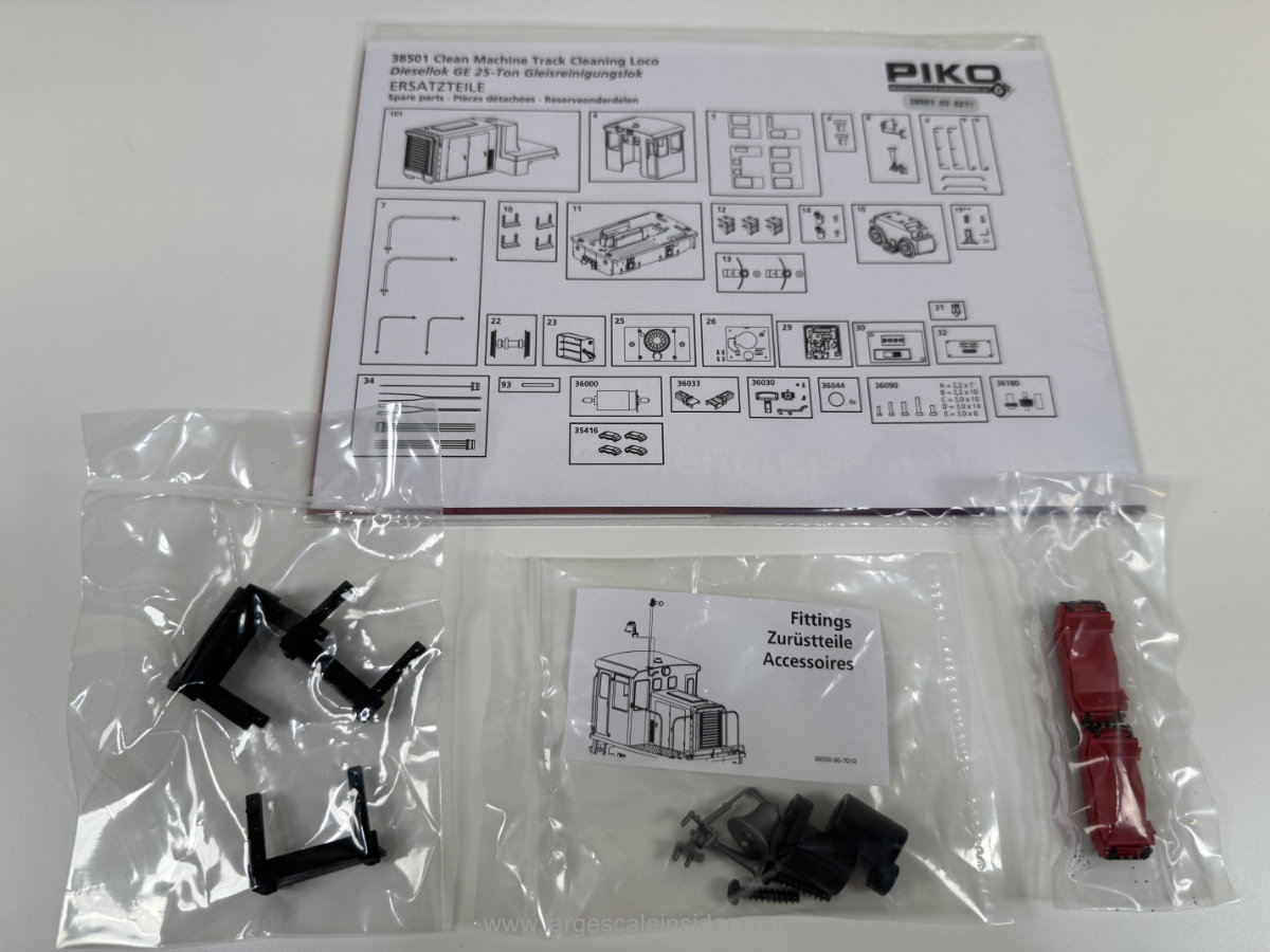 PIKO G 38501 GE 25 Ton Clean Machine Track Cleaner Battery Power