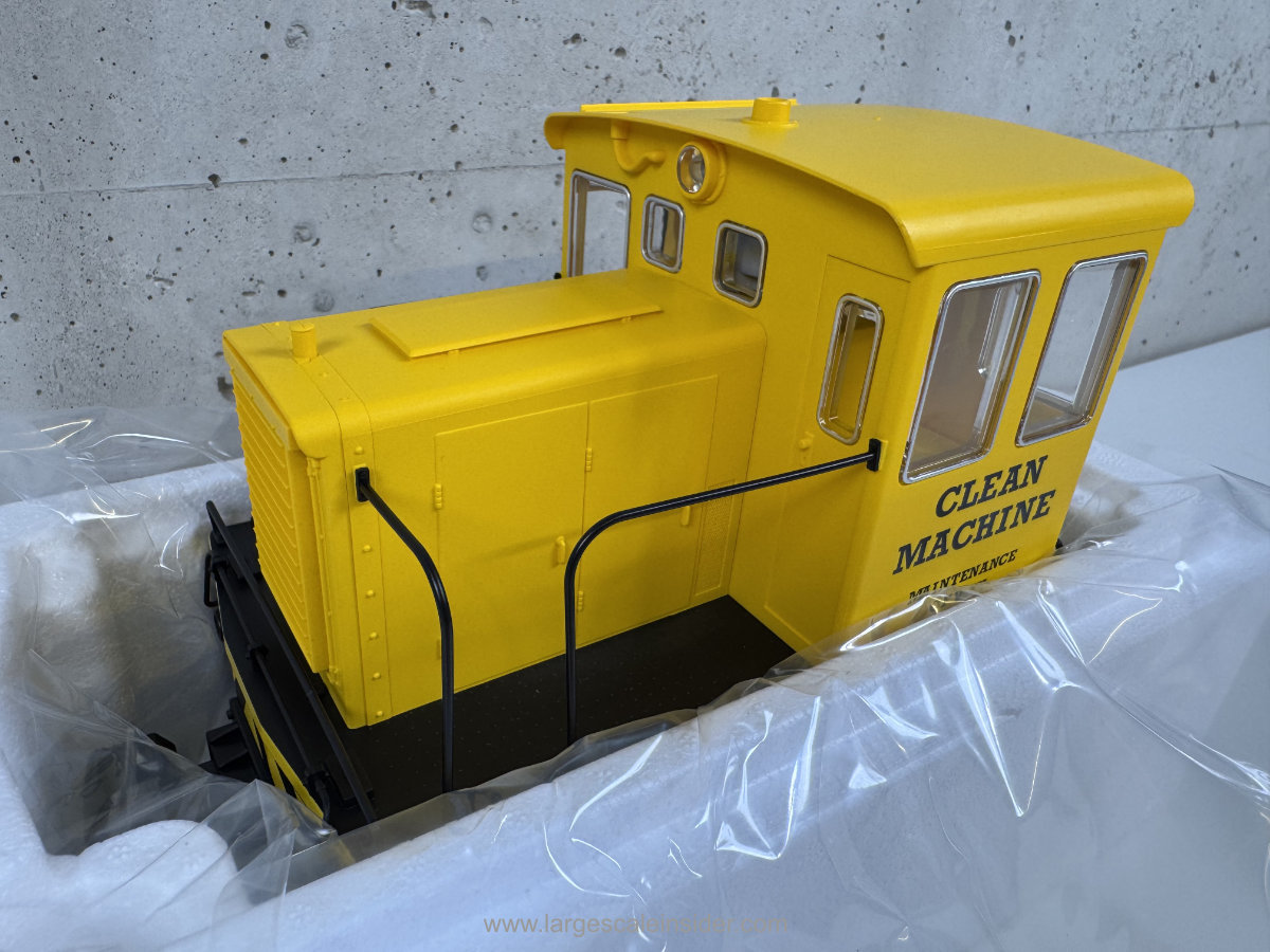 PIKO G 38501 GE 25 Ton Clean Machine Track Cleaner Battery Power