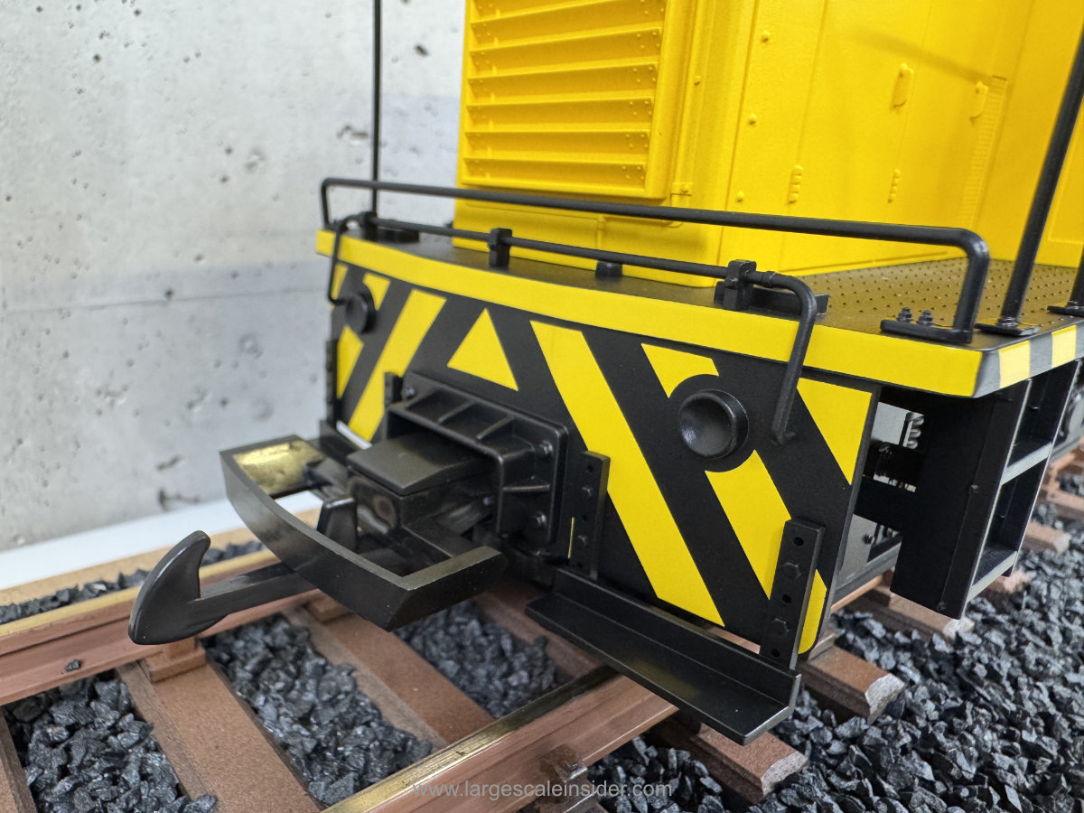 PIKO G 38501 GE 25 Ton Clean Machine Track Cleaner Battery Power