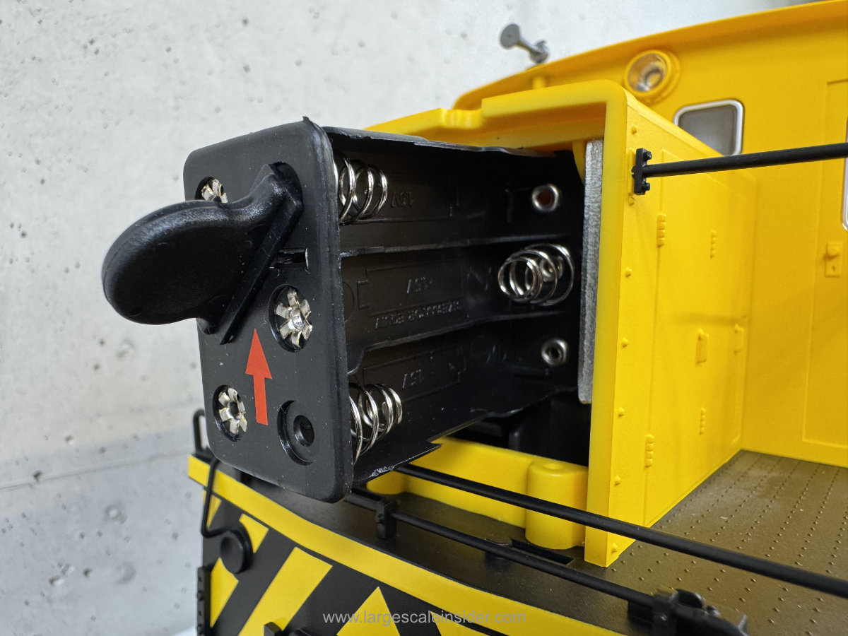 PIKO G 38501 GE 25 Ton Clean Machine Track Cleaner Battery Power