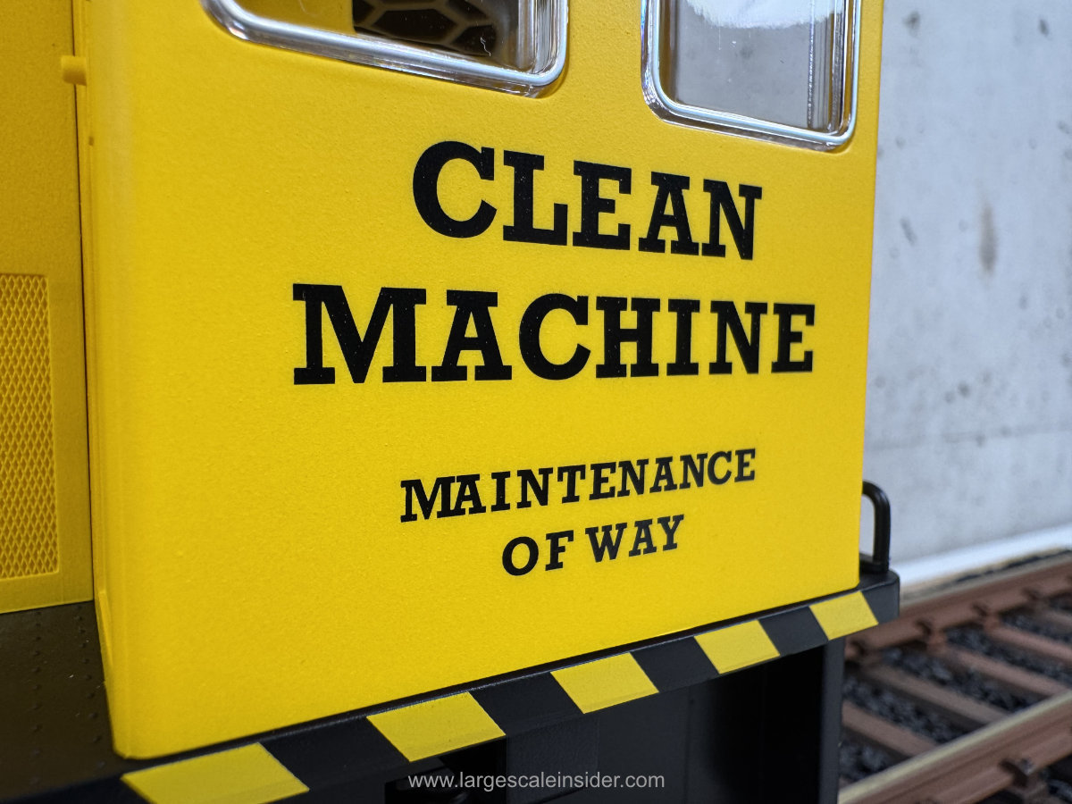 PIKO G 38501 GE 25 Ton Clean Machine Track Cleaner Battery Power