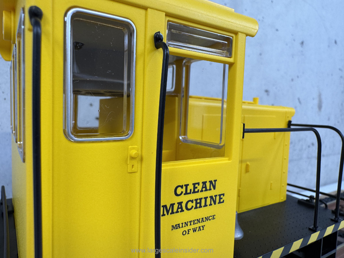 PIKO G 38501 GE 25 Ton Clean Machine Track Cleaner Battery Power